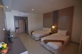 Nakara Long Beach Resort