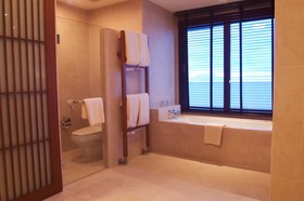 Rawi Warin Resort & Spa