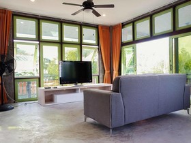Tonmai Suites