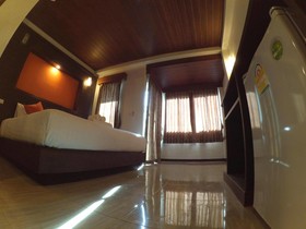 The sea @ Lanta Hotel