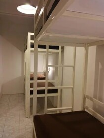 8 Sleeper Street Hostel