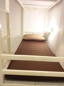 8 Sleeper Street Hostel