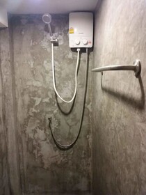 8 Sleeper Street Hostel