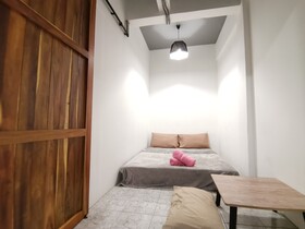 8 Sleeper Street Hostel