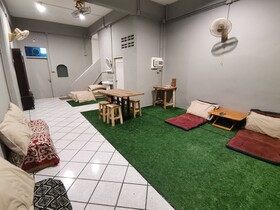 8 Sleeper Street Hostel