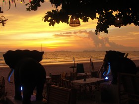 Cha Ba Bungalow & Art Gallery