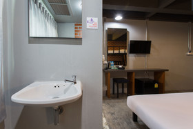 City Hotel