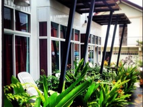 Loma Place Hotel