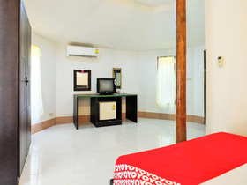 Marina House by OYO Rooms