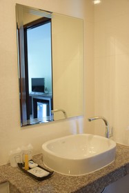 Peak Boutique City Hotel