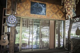 The Lazy Bar and Guesthouse