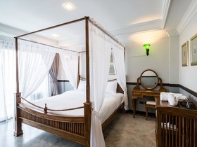 U Residence Hotel
