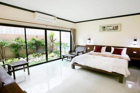 Baan Na Khon Hotel
