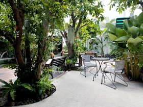 Baan Na Khon Hotel
