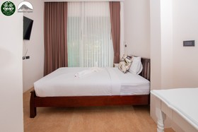 Khaosok Legend Pool Villa
