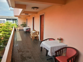 Holiday Hotel