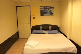 Golden Bee Phi Phi