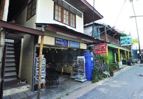 Phi Phi October House