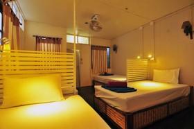 Phi Phi October House