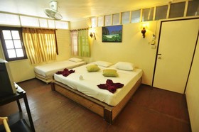 Phi Phi October House