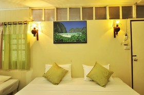 Phi Phi October House