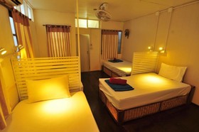 Phi Phi October House