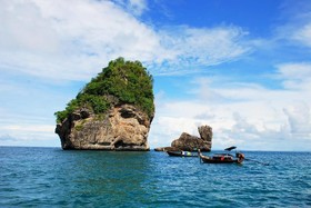 Phi Phi October House