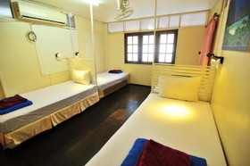 Phi Phi October House