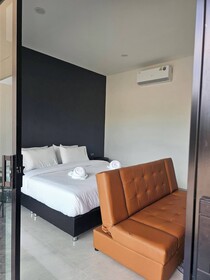 Hillside Premium Hotel