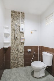 OYO 75331 Hareeya Hotel