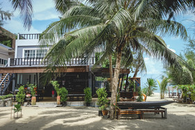 Tharadol Beach Resort