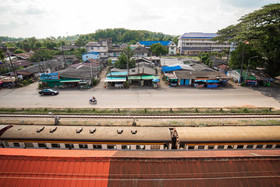 Ban Ao Thong