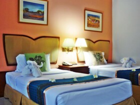 Wattana Park Hotel