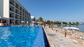 Alinn Hotel & Beach