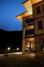 Hakoni House