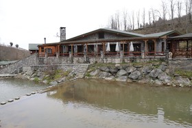 Teona Caglayan Bungalov