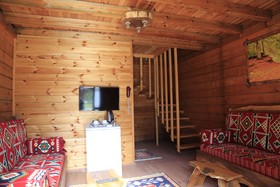 Teona Caglayan Bungalov