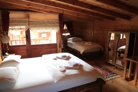 Teona Caglayan Bungalov