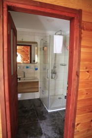 Teona Caglayan Bungalov