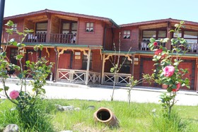 Teona Caglayan Bungalov