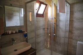 Teona Caglayan Bungalov