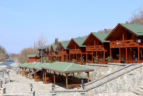 Teona Caglayan Bungalov