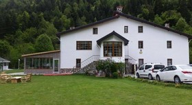 Abant Bahçeli Kösk