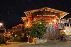 Menzara Hotel & Restaurant
