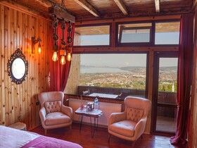 Menzara Hotel & Restaurant