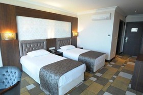 Grand De Luxe Amisos Hotel