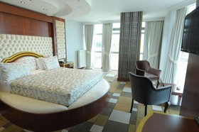 Grand De Luxe Amisos Hotel