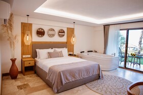 Villaqua Boutique Hotel