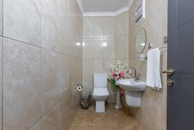 Life Pool Suite Hotel