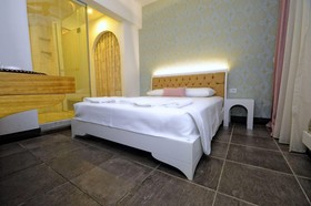 La Brezza Suite and Hotel